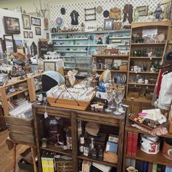 Tuckaway Antiques & Collectibles
