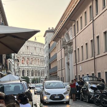 Luzzi - Il Colosseo è proprio lì - Pizza Near Me - Rome, RM Luzzi - Il Colosseo è proprio lì - Pizza Near Me - Rome, RM
