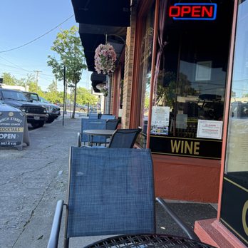 Birch Street Uptown Lounge - streetside - Lounges Near Me - Camas, Washington