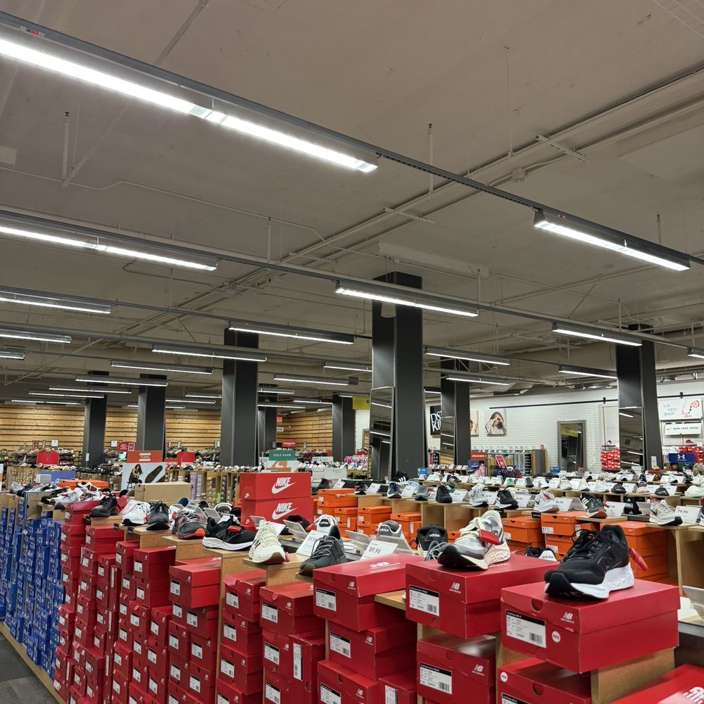 DSW Designer Shoe Warehouse - Shoes - Shoe Stores Near Me - Thousand Oaks, California DSW Designer Shoe Warehouse - Shoes - Shoe Stores Near Me - Thousand Oaks, California
