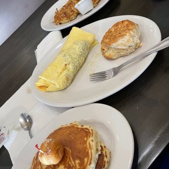 Maple Leaf Diner - American Near Me - Dallas, Texas Maple Leaf Diner - American Near Me - Dallas, Texas
