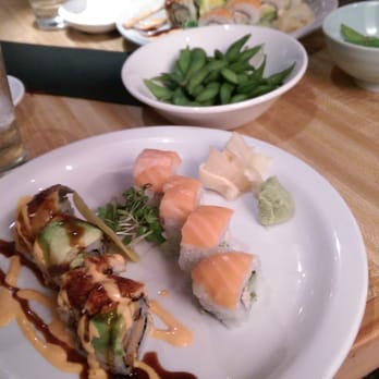 Yoshi's - 2015 Restaurant Week: Sushi roll (salmon melts in your mouth!) - Jazz & Blues Near Me - Oakland, California