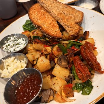 First Watch - Market skillet, asked for my eggs on side took over 18 minutes to arrive after plate - Breakfast & Brunch Near Me - Paramus, New Jersey