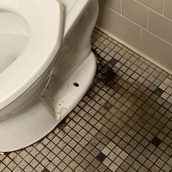 LA Fitness - Maybe you better use the toilet at home - Gyms Near Me - Downingtown, Pennsylvania LA Fitness - Maybe you better use the toilet at home - Gyms Near Me - Downingtown, Pennsylvania