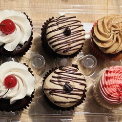 Gluten-free cupcakes: Chocolate cherry, Chocolate espresso, Apple caramel & Raspberry vanilla