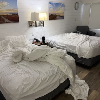 Atlantic Oceanside Dewey Beach Resort - Piece of shit venue. This is what the room looks like after the 4th night. It's a fucking $400 a night motel you can do better. Trust me. - Resorts Near Me - Dewey Beach, Delaware