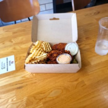 Bruxie - 5 chicken tender (Kickin Hot) Meal - Breakfast & Brunch Near Me - Brea, California