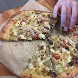 Pinnacle Beerworks - Veggie pizza with chicken added