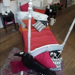 LOOK Vintage and Modern Gallery