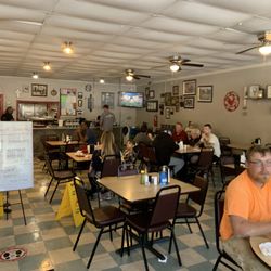 G's Country Kitchen - Right side of restaurant