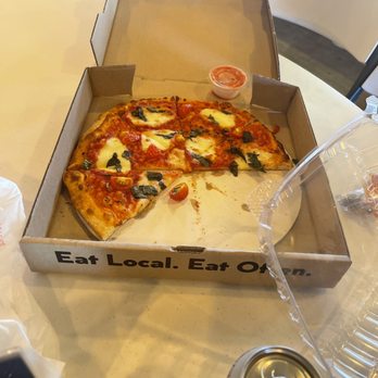 Point Remove Brewing Company - Margherita pizza after a few slices. - Brewpubs Near Me - Morrilton, Arkansas