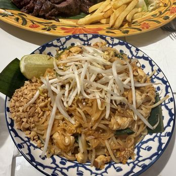 Thai Niyom - Shrimp Pad Thai - Thai Near Me - Queens, New York