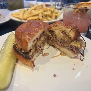 Bar Sinizki - Burger $18 - Bars Near Me - Los Angeles, California