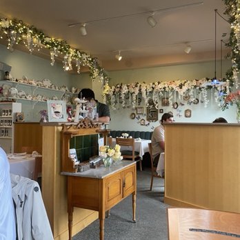 White Heather Tea Room - Interior - Tea Rooms Near Me - Victoria, British Columbia