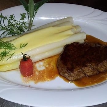 Höhenrestaurant Cafe Waldeck - Spargel mit Rinderfilet - Cafes Near Me - Aichelberg, BW Höhenrestaurant Cafe Waldeck - Spargel mit Rinderfilet - Cafes Near Me - Aichelberg, BW