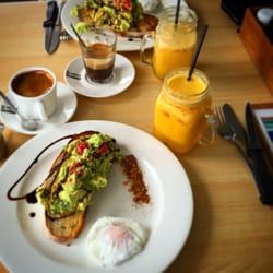 GG's Gourmet - GG's avo smash.