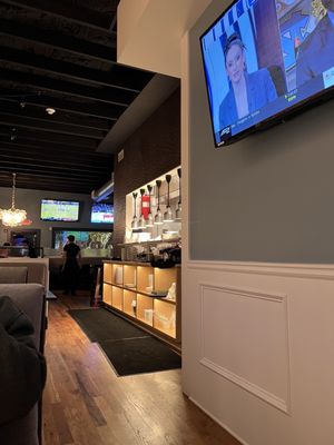 THREE ROSES TAVERN - Updated February 2026 - 50 Photos & 43 Reviews