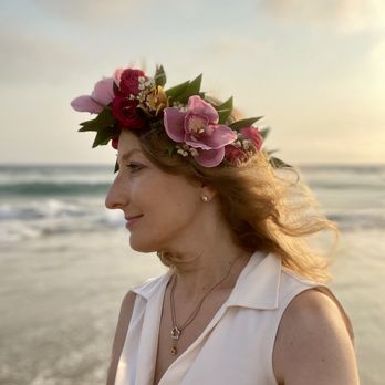Hakus & Love - Haku lei - Floral Designers Near Me