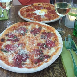 La Carezza Centrum Černý Most - Pizza carpaccio a messicana. Carpaccio doporučuju, skvěle marinované!
