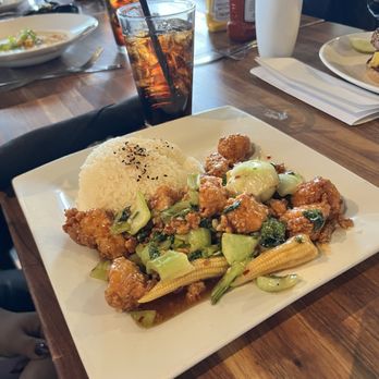Yard House - Orange Chicken - Bars Near Me - Lakewood, Colorado Yard House - Orange Chicken - Bars Near Me - Lakewood, Colorado