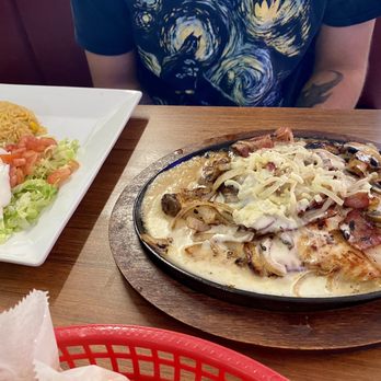 Tottos Mexican Restaurant - Pollo ranchero - Mexican Near Me - Lancaster, South Carolina