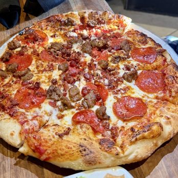 Yard House - The Carnivore Pizza - Bars Near Me - Long Beach, California