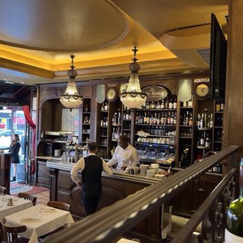 Le Bistro Marbeuf - View from the balcony - French Near Me - Paris, 75