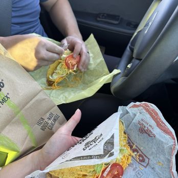 Del Taco - Barstow taco and Grilled Chicken Taco with a hard shell - Fast Food Near Me - Barstow, California Del Taco - Barstow taco and Grilled Chicken Taco with a hard shell - Fast Food Near Me - Barstow, California