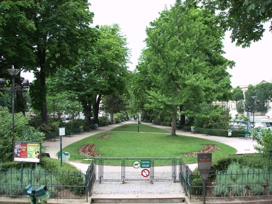 Square du Vert-Galant by null