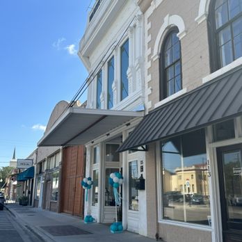 Tirzah - Tirzah - Facade Street View with Turquoise Balloons at Entrance - Venues & Event Spaces Near Me - Belton, Texas Tirzah - Tirzah - Facade Street View with Turquoise Balloons at Entrance - Venues & Event Spaces Near Me - Belton, Texas