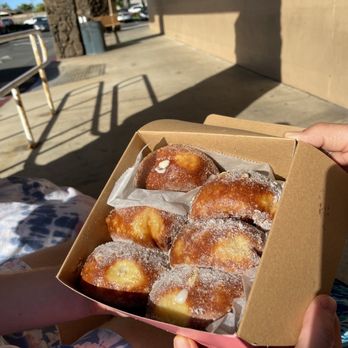 Leonard's Bakery - Malasadas - Bakeries Near Me - Honolulu, Hawaii Leonard's Bakery - Malasadas - Bakeries Near Me - Honolulu, Hawaii