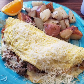 Mandy's Breakfast House - The Wrangler omelet- ground beef, chorizo, aioli, mushrooms, onions, tomatoes, and jack cheese - Breakfast & Brunch Near Me - Sonora, California