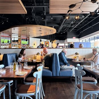 Max a Mia - Dining area - Italian Near Me - Avon, Connecticut