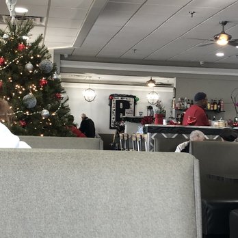 Brick House Diner - Beautiful Christmas atmosphere - Seafood Near Me - Virginia Beach, Virginia