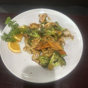 The Ridley House - Chicken with broccoli - Bars Near Me - Holmes, Pennsylvania