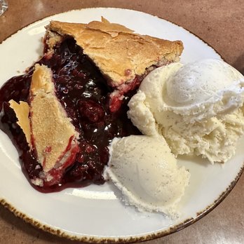 Linn's Restaurant - Olallieberry pie a la mode - American Near Me - Cambria, California Linn's Restaurant - Olallieberry pie a la mode - American Near Me - Cambria, California