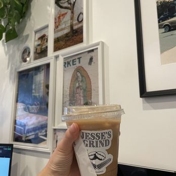 Jesse's Grind Coffee Bar - Rose Latte $4.95 - Coffee & Tea Near Me - Winnetka, California