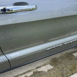 Lenny's Gas N Wash Sauk Trail - Soap stains