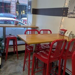 P.S. Burgers - Dining area