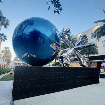 XO World - Public Art Near Me - Miami Beach, Florida