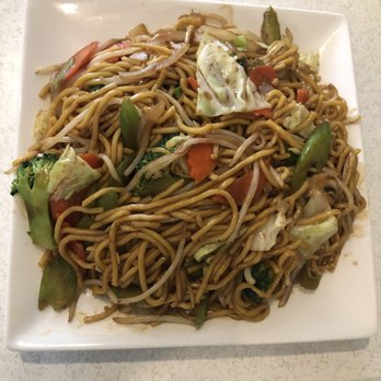 Gold Dragon - Veggie yakisobar noodle - Chinese Near Me - Salem, Oregon