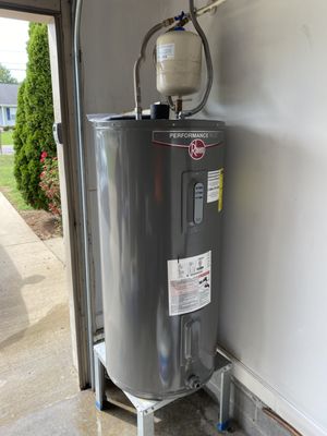 Water Heater Installation & Repair - Our team specializes in the installation, repair, and replacement of traditional and tankless water heaters. Whether you’re experiencing inconsistent temperatures, insufficient hot water, or system failure, we diagnose issues quickly and provide energy-efficient solutions designed to meet your household or business demand.