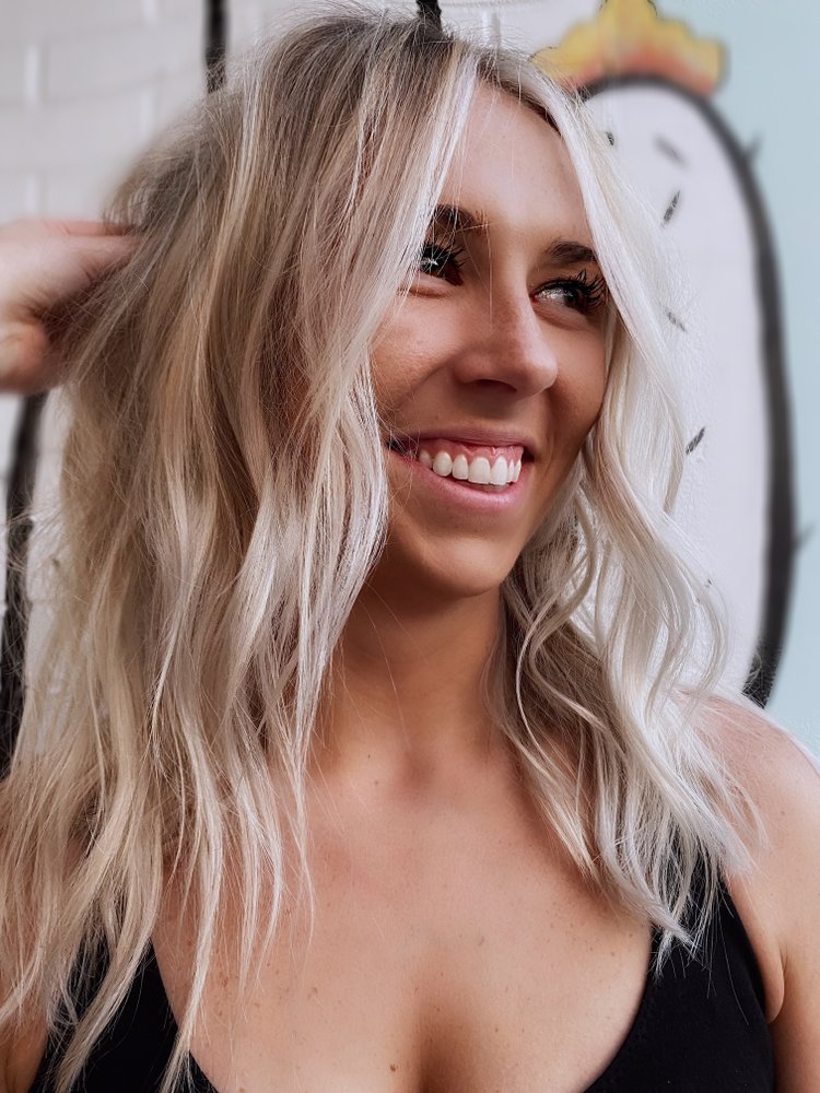 Ally Munford Hair  Logo