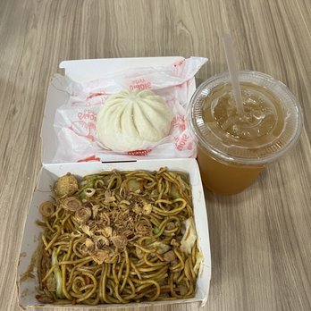 Chowking - Pancit Cantón with Meaty Asado and Kalamansi drink - Chinese Near Me - Milpitas, California Chowking - Pancit Cantón with Meaty Asado and Kalamansi drink - Chinese Near Me - Milpitas, California