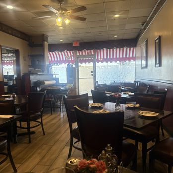 Franco's Italian Restaurant - Dining area - Italian Near Me - Cypress, California Franco's Italian Restaurant - Dining area - Italian Near Me - Cypress, California