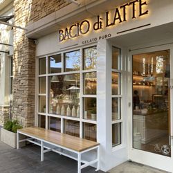 Bacio Di Latte - Outside