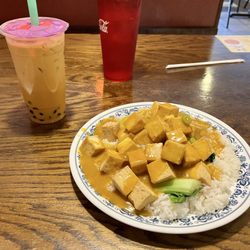 Chow Bar - Curry tofu rice bowl, Thai bubble tea