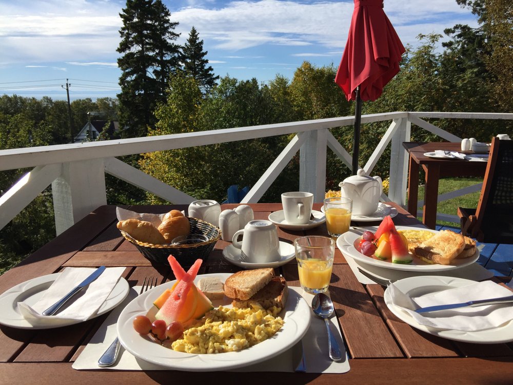 FLEURS DE LUNE 301 Rue Saint Raphaël, La Malbaie, Quebec, Canada