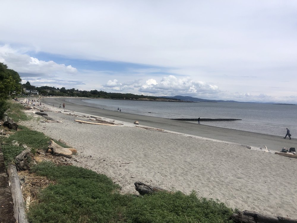 WILLOWS BEACH Updated July 2024 2452 Esplanade, Victoria, British