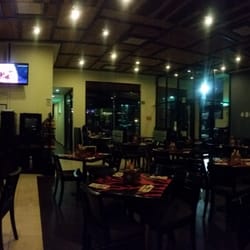 Cabo Grill - Crappy service despite an empty restaurant. :(